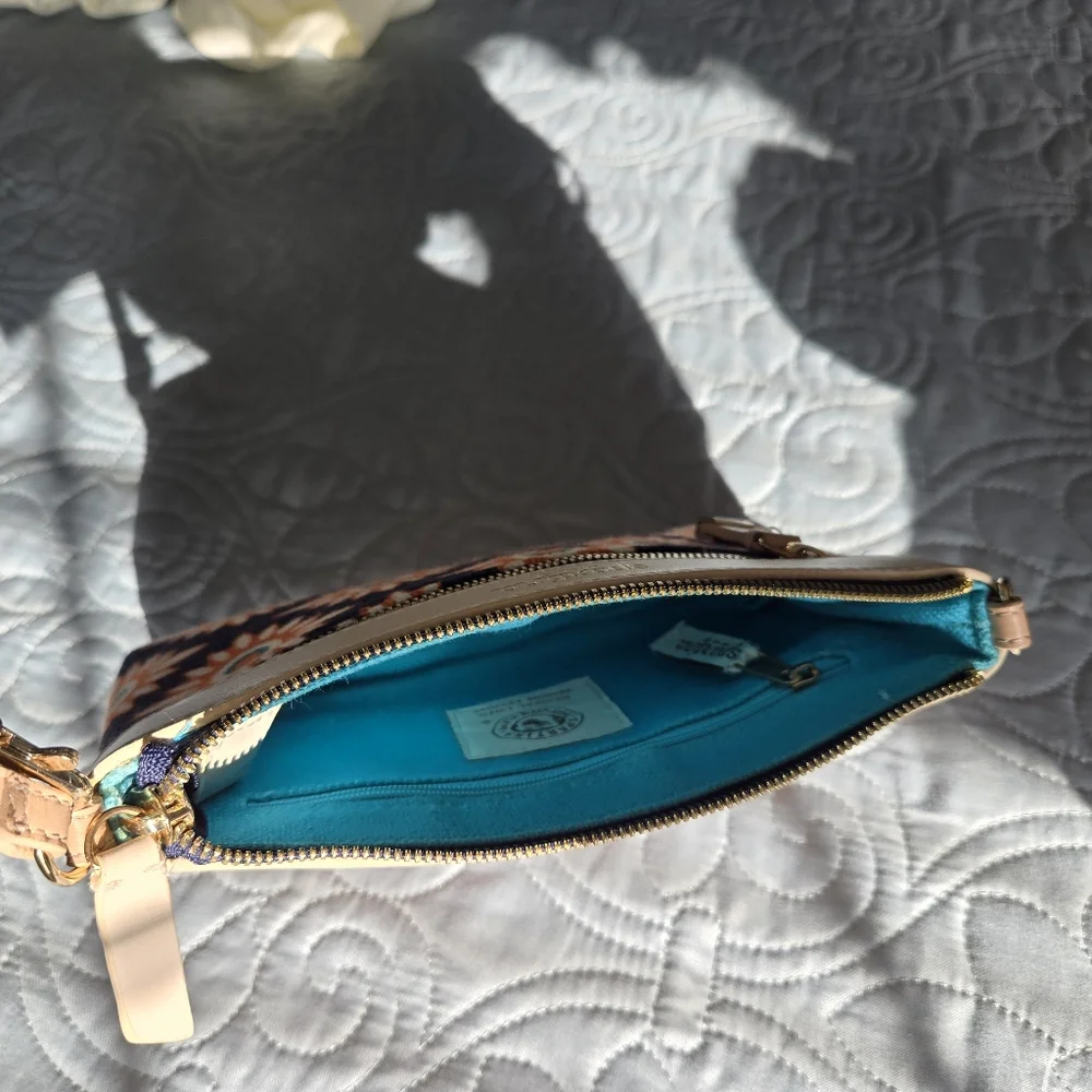 Spartina 449 Wristlet - Picture 4 of 5